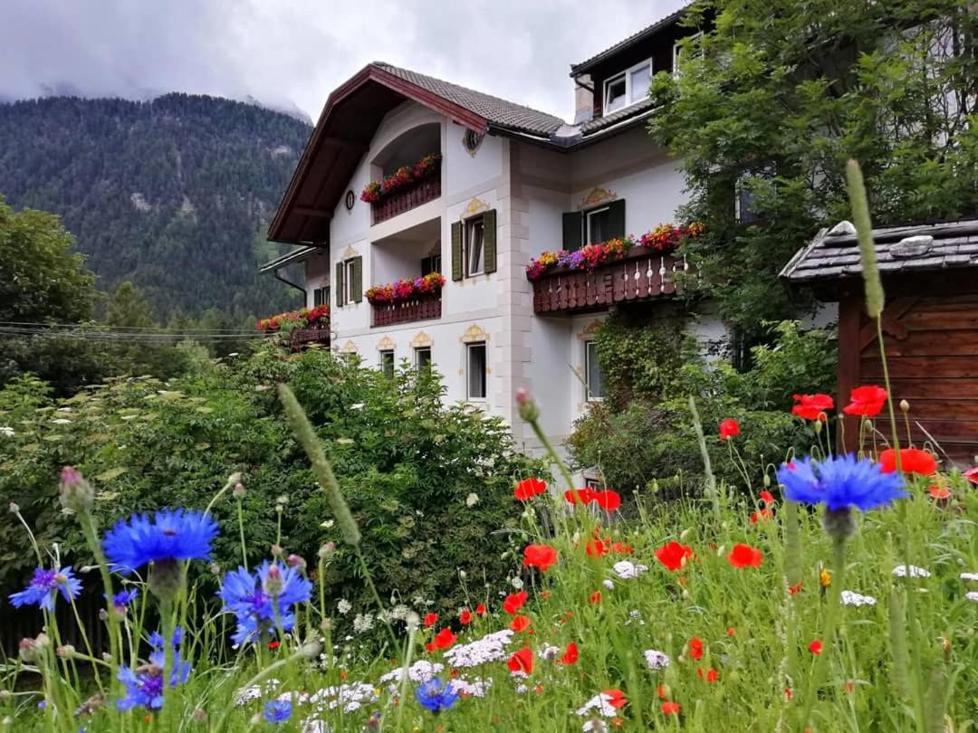 Hotel Holzer Sexten Екстериор снимка