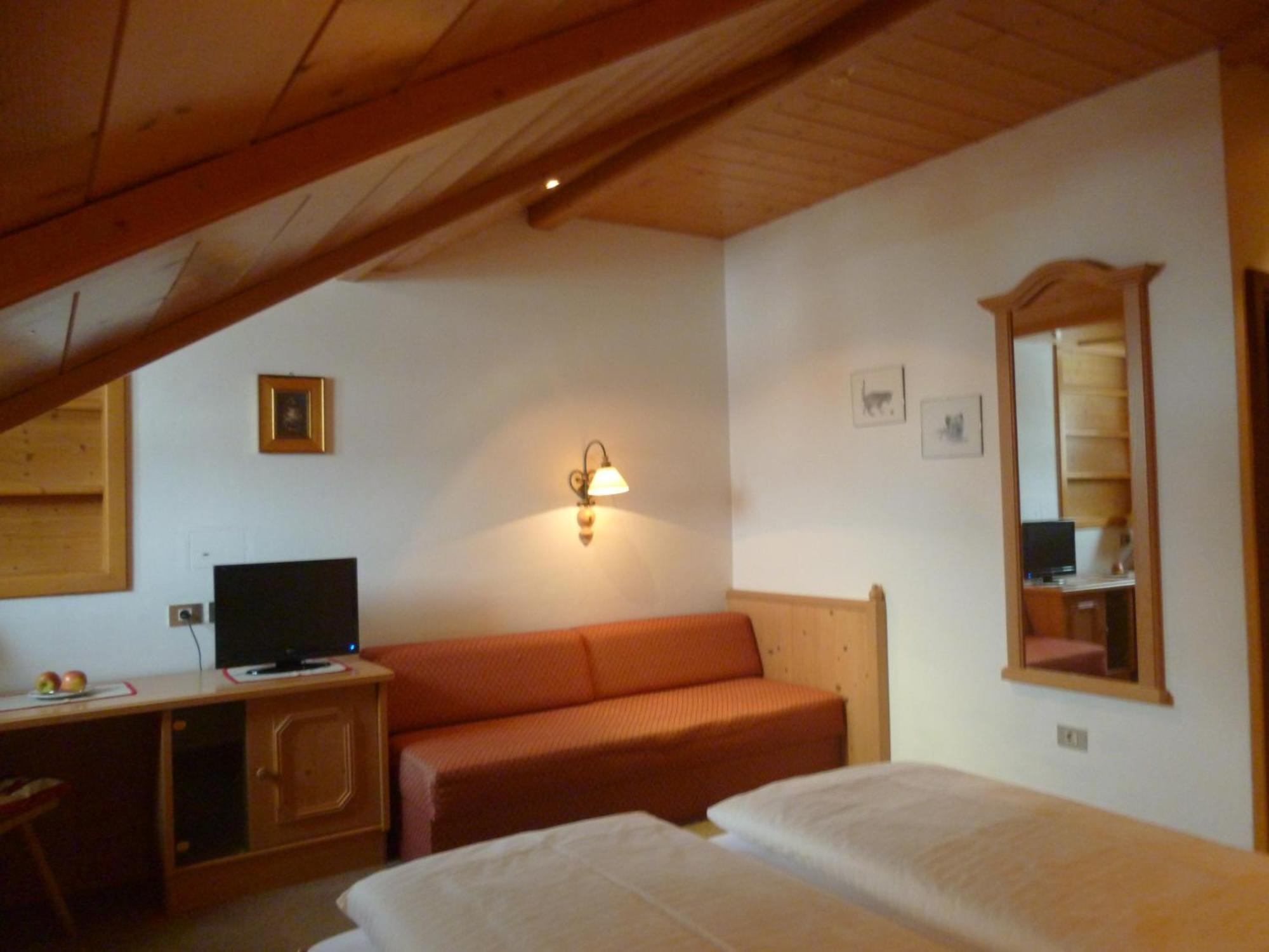 Hotel Holzer Sexten Стая снимка