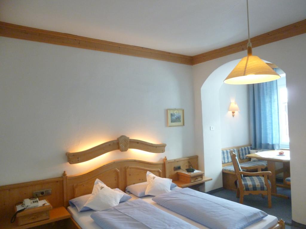 Hotel Holzer Sexten Стая снимка